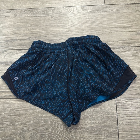 🍋 Lululemon Hotty Hot Short II 2.5" – Pulse Capri Blue/Black, Size 8  🍋 - Picture 3 of 10